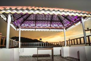 December Holiday inn III bedroom home