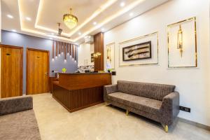 Hotel The King Palace Free Pick up From Nizamuddin Railway Station