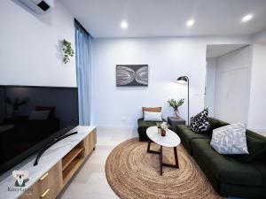 KozyGuru | Box Hill | Chic & Close to It All