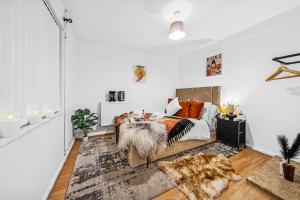 GroveHaus Modern & Spacious 4BR House By AltoLuxo Short Lets & Serviced Accommodation With Free WiFi & Parking