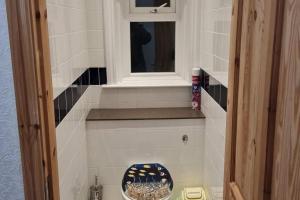 4 Bed House Sleeps 8 - Pet Friendly with Garden