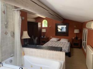 Charming Provencal Villa with Exclusive Privacy