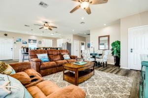 Stunning Beachfront Dog Friendly Sleeps 8