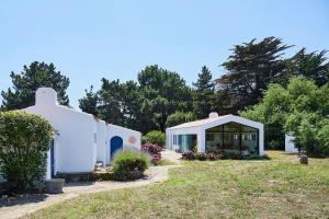Unique Windmill And Farmhouse With Timeless Beauty