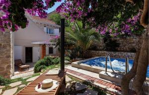 Beautiful Home In Sutivan