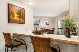 Fairway Retreat for 6 - Walk-in and Pet Friendly