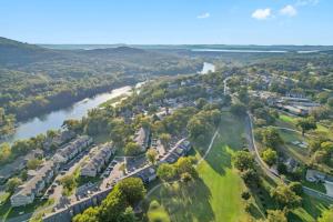 Fairway Retreat for 6 - Walk-in and Pet Friendly