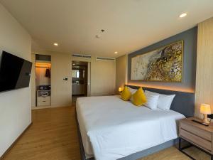 Luxury 5-star Duplex in La Vita Sea View