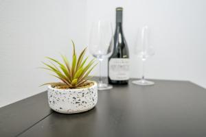 LuxStay Apartments APT4 - Private Parking, Balcony