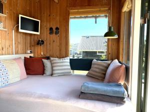 Cozy Small Holiday Home With Sea View