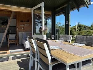 Cozy Small Holiday Home With Sea View