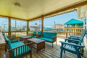 Dream Steps to Beach Large Deck Kid Friendly