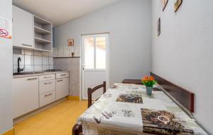 Cozy Apartment In Pag With Wifi