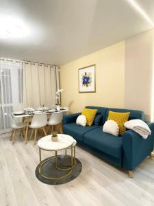 Cozy & Spacious 3BR Paris Apartment with Balconies Metro 6 Glacière