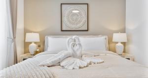 Downtown 2BHK Iconic Burj Khalifa Views