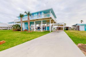 Prime Canal Front w Dock Outdoor Kitchen