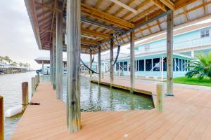 Prime Canal Front w Dock Outdoor Kitchen