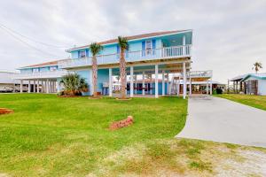 Prime Canal Front w Dock Outdoor Kitchen