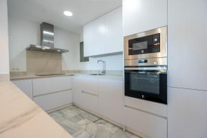 Apartment Sleeps 4 with Sea Views
