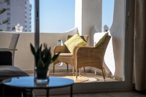 Apartment Sleeps 4 with Sea Views