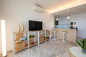 Apartment Sleeps 4 with Sea Views