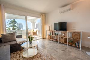 Apartment Sleeps 4 with Sea Views