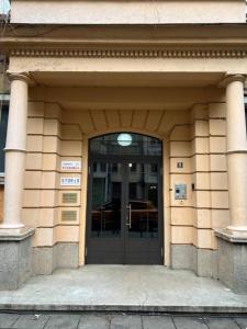 Spacious artsy apartment