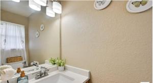 Modern 2BR Stay with Large Parking Pet Friendly