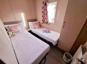 Ocean Bliss-Beach Front - Lux- Sea View- 3-Bedroom Caravan- 8 Sleeps