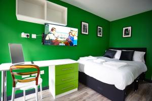 LENNON SUITE 4 Bedrooms, 4 Bathrooms