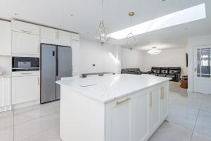 Spacious 4BR Home Garden & Office Space