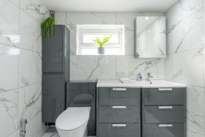 Spacious 4BR Home Garden & Office Space