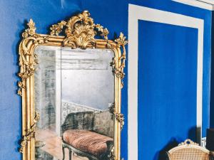 NEW! Stylish & Central - Blue Bica Campos