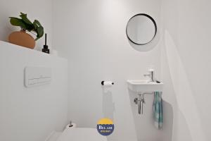 Exclusive two-bedroom apartment with panoramic sea and city views T153