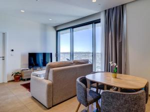 Mercury Tower Suites with pool access