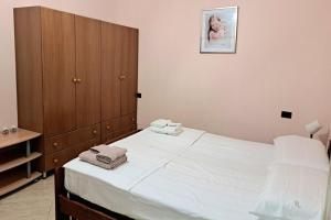 1 Bed Apartment Sleeps 2 with Tv WiFi & Parking