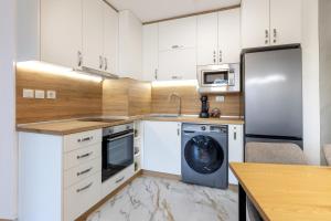 Evergreen 301 - Luxury ski apartment near gondola