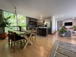 Modern & Calm Stay Near Provenza