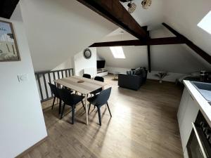 Sous les Toits - Appart Familial 5p, Centre-ville