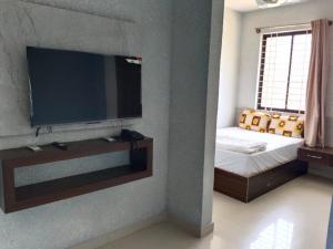 Gnanakshi ac events hall and rooms