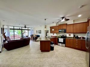 3 Bedroom Condo with Ocean View - Tres Regalos 201N
