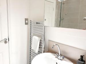 2ndHomeStays- Bilston- Contractors Friendly Townhouse