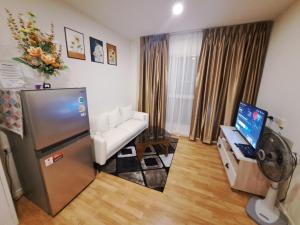 A family room at Lumpini Ville Sukhumvit 101-1 by Pikul