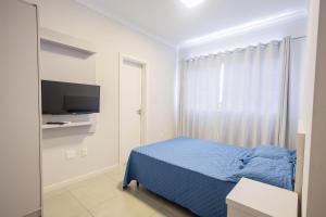 Apto c ar e churrasqueira, 350m da Praia Mariscal