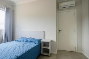 Apto c ar e churrasqueira, 350m da Praia Mariscal