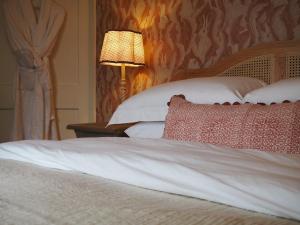 Avenue Cottage with Hot Tub