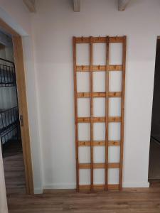 Moderno y luminoso vista a la montaña y parrilla