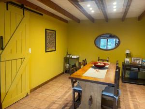 Cabaña con amplio jardín a 10min del centro