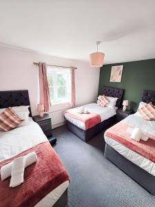 2ndHomeStays- Bilston- Contractors Friendly Townhouse