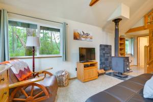 Cozy Hideaway on Key Peninsula with Serene Views!